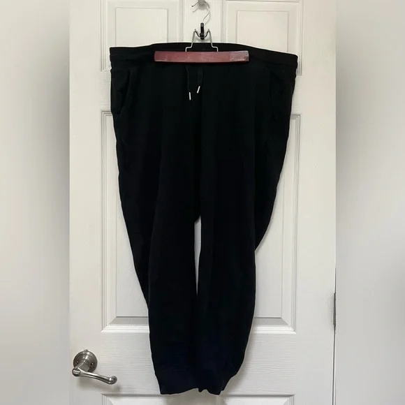 Black Joggers 🐈‍⬛ - Picture 2 of 6